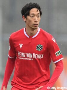 サッカー選手室屋成の画像